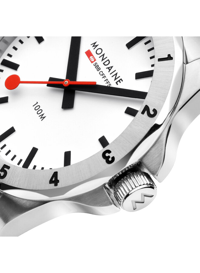 Mondaine Numeri horloge - zilverkleurige kast - zilverkleurige stalen band - 42 mm