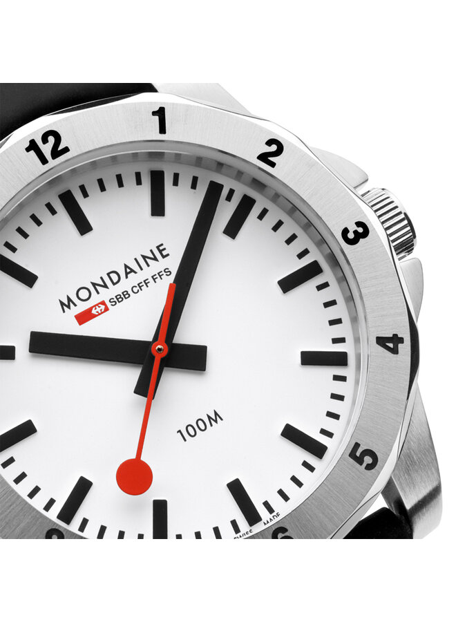 Mondaine Numeri horloge - zilverkleurige kast - zwart rubberen band - 42 mm