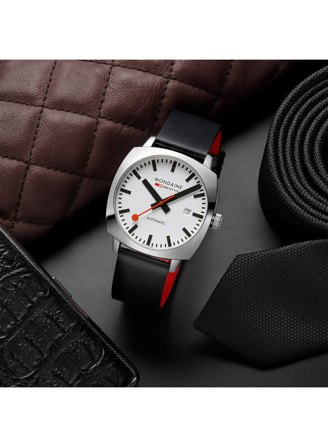 Mondaine Cushion Automatic horloge - zwarte kast - zilverkleurige mesh band - 39 mm