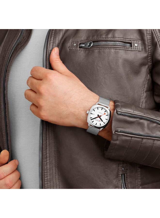 Mondaine Cushion Automatic horloge - zilverkleurige kast - zilverkleurige mesh band - 39 mm