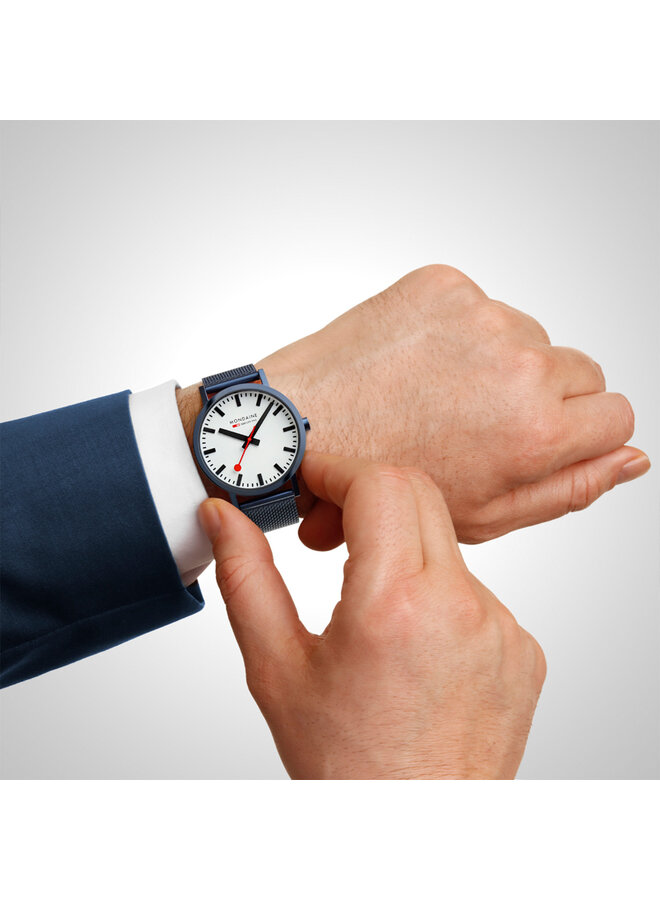 Mondaine Classic horloge - zilverkleurige kast - blauw leren band - 40 mm