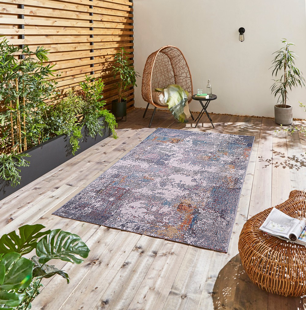 So finden Sie einen Outdoor-Teppich, der perfekt in Ihren Garten passt