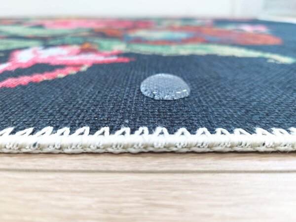 Adrasos Vintage Teppich Schwarz – Floral & Waschbar Adrasos Vintage Teppich Schwarz – Floral & Waschbar