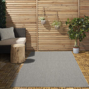 Nilus Niedrigflor-Teppich in massivem Silber - In & Outdoor Nilus Niedrigflor-Teppich in massivem Silber - In & Outdoor