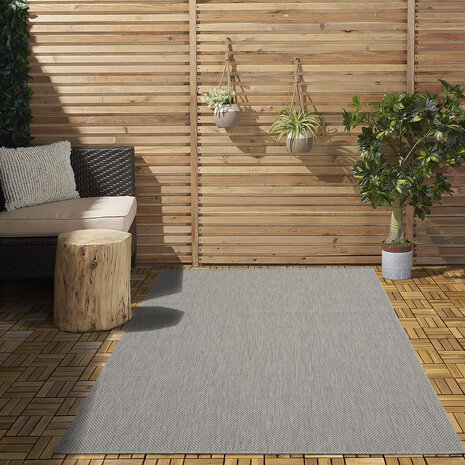 Nilus Niedrigflor-Teppich in massivem Silber - In & Outdoor Nilus Niedrigflor-Teppich in massivem Silber - In & Outdoor