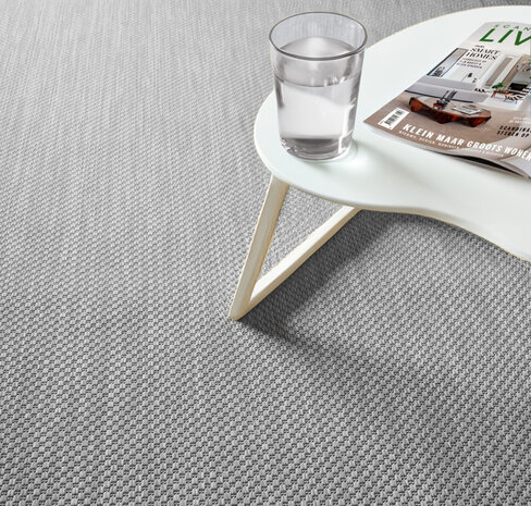 Nilus Niedrigflor-Teppich in massivem Silber - In & Outdoor Nilus Niedrigflor-Teppich in massivem Silber - In & Outdoor