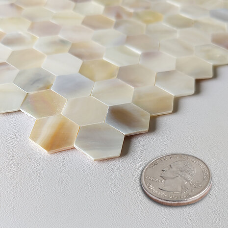 Oppio SHELL Tiles - Mother of PEARL HEXAGON wit - Zelfklevend Mozaiek 305x305x3.3mm Oppio SHELL Tiles - Mother of PEARL HEXAGON wit - Zelfklevend Mozaiek 305x305x3.3mm