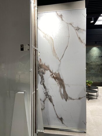 Oppio €99 PER PANEEL - 120x280x0,3 cm - PVC Wandpaneel MAT Calacatta GOLD Oppio €99 PER PANEEL - 120x280x0,3 cm - PVC Wandpaneel MAT Calacatta GOLD