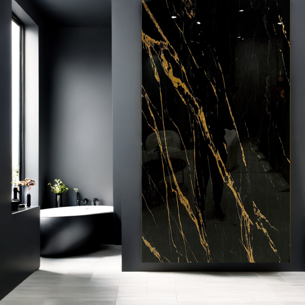 Oppio €67 PER PANEEL - 120x280x0,3 cm - PVC Wandpaneel Ceasar Black- Zwart Goud Hoogglans