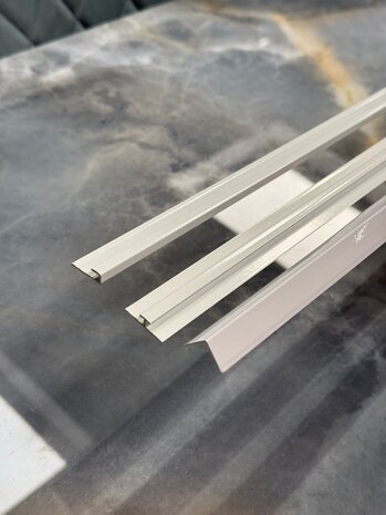 Oppio Tussenprofiel tbv. PVC Wandpanelen - WIT Oppio Tussenprofiel tbv. PVC Wandpanelen - WIT