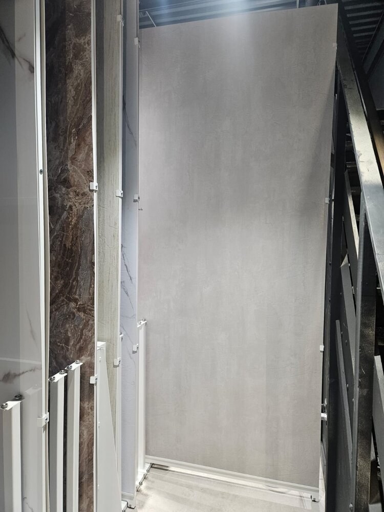 Oppio €72 PER PANEEL - 120x280x0,3 cm - PVC Wandpaneel MAT Beton Licht Grijs