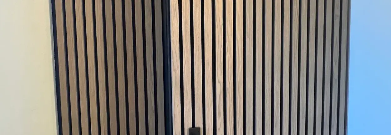 Deur wegwerken met panelen Deur wegwerken met panelen