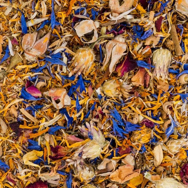 JR Farm Hay House with Flowers - Snack for Guinea Pigs and Other Rodents - 27 x 18 x 17 cm