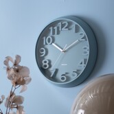 Wandklok Elevated Classic Numbers misty blauw