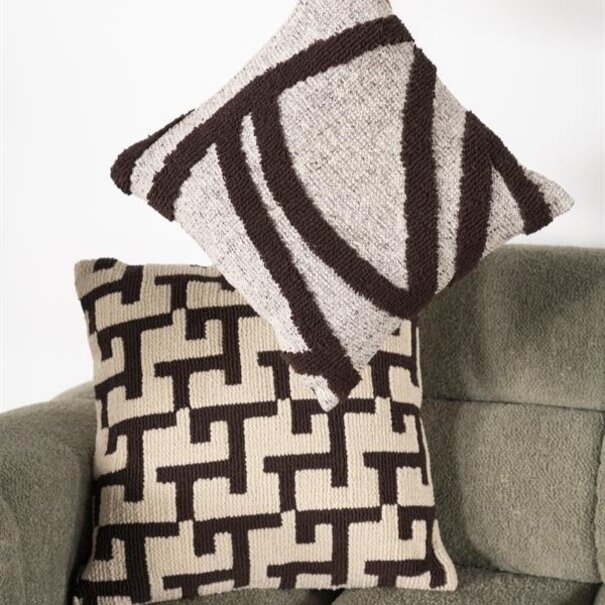 By Boo Kussen Ziggy – bruin