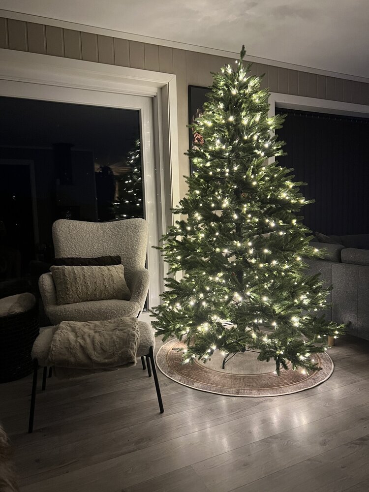 Kunstig Juletre Vigeland 210cm 700-LED-Lys Kunstig Juletre Vigeland 210cm 700-LED-Lys