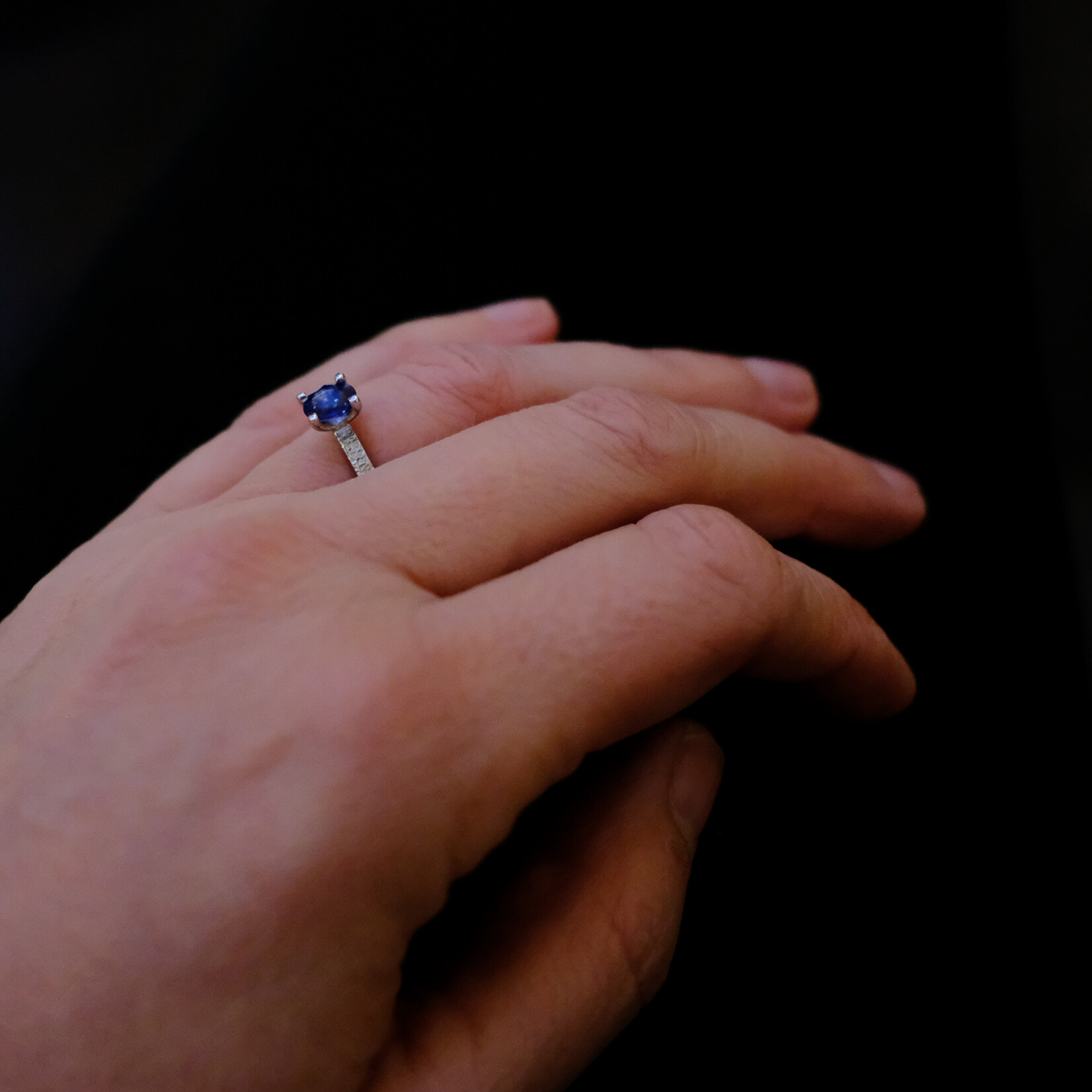 Ring saffier donker blauwe