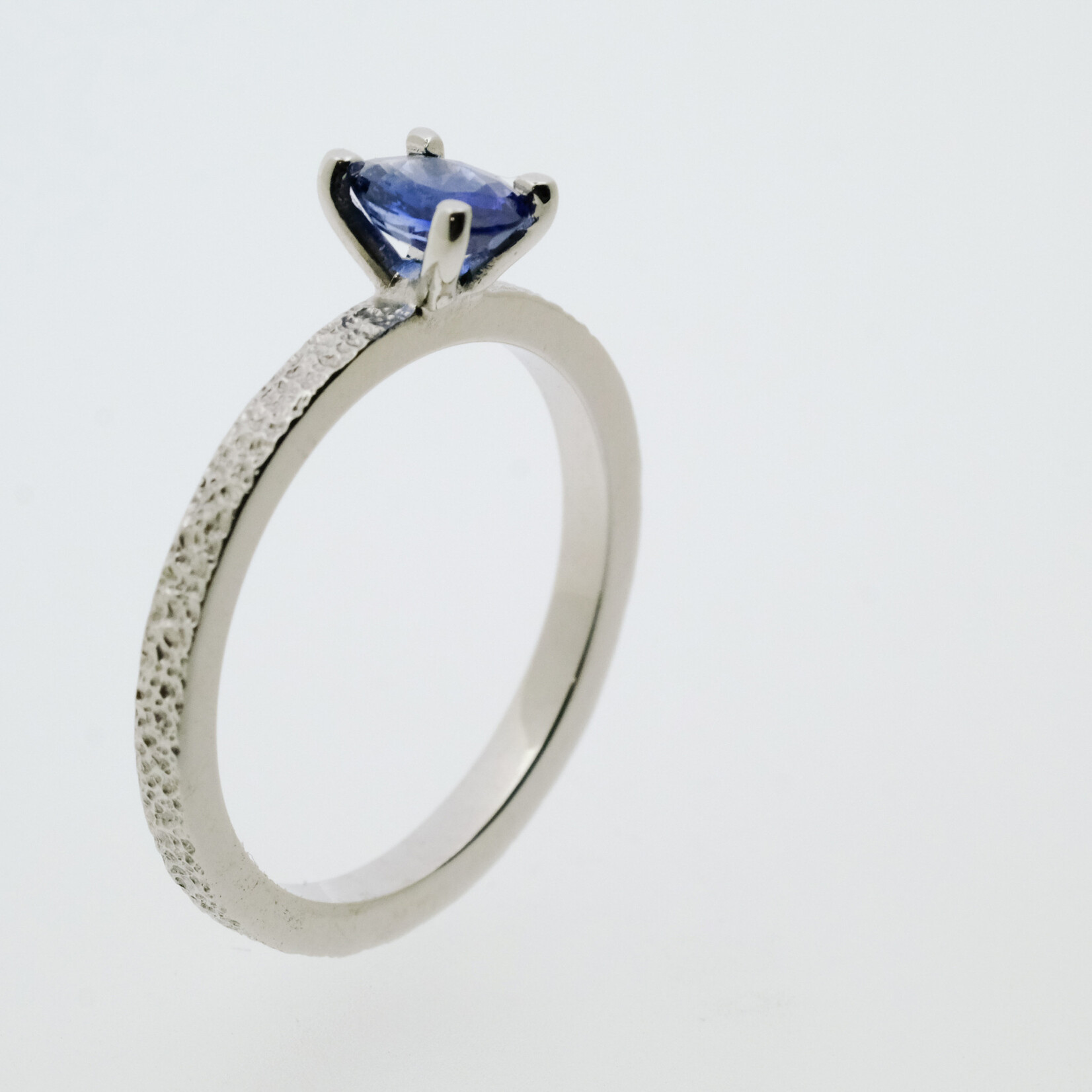 Ring saffier donker blauwe