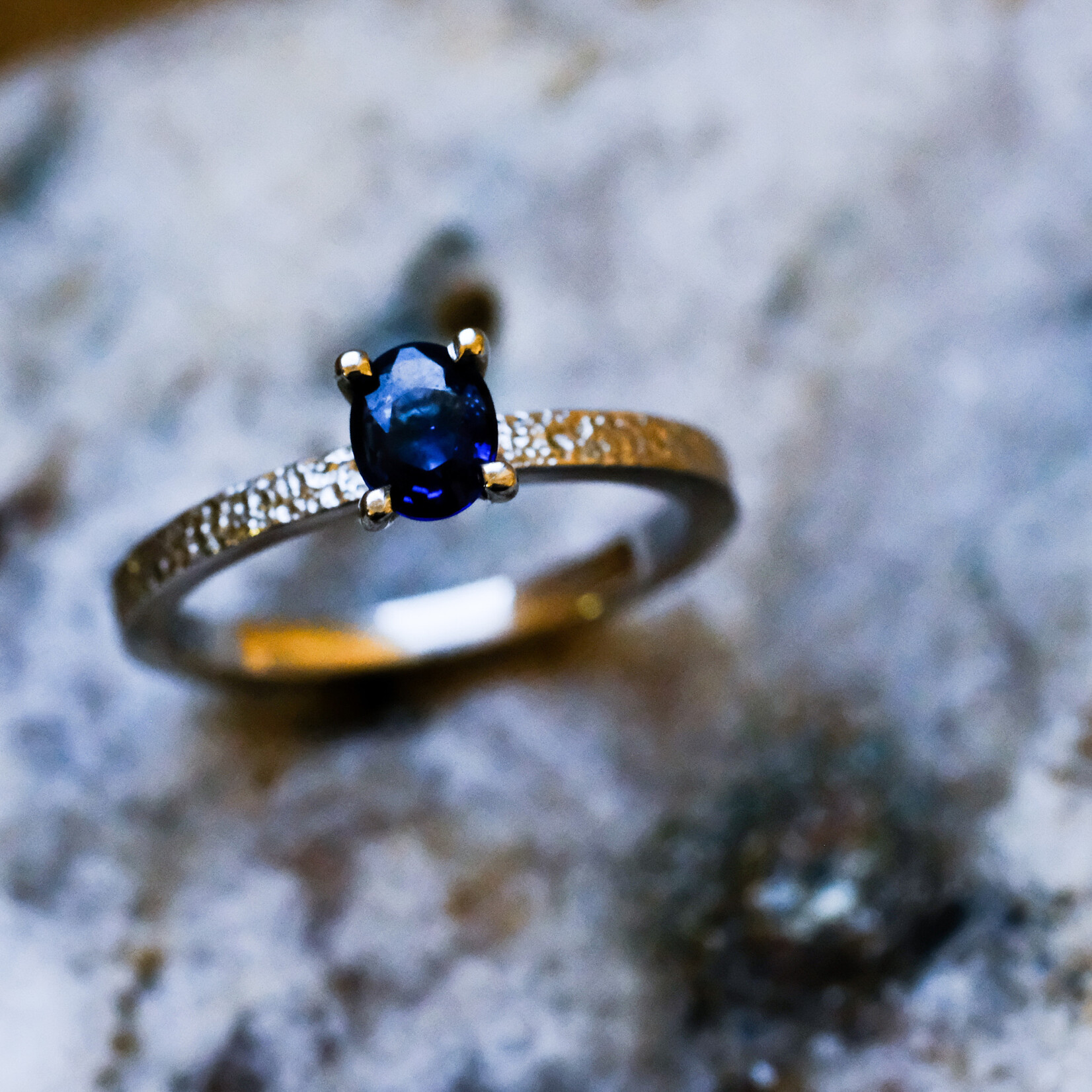 Ring saffier donker blauwe