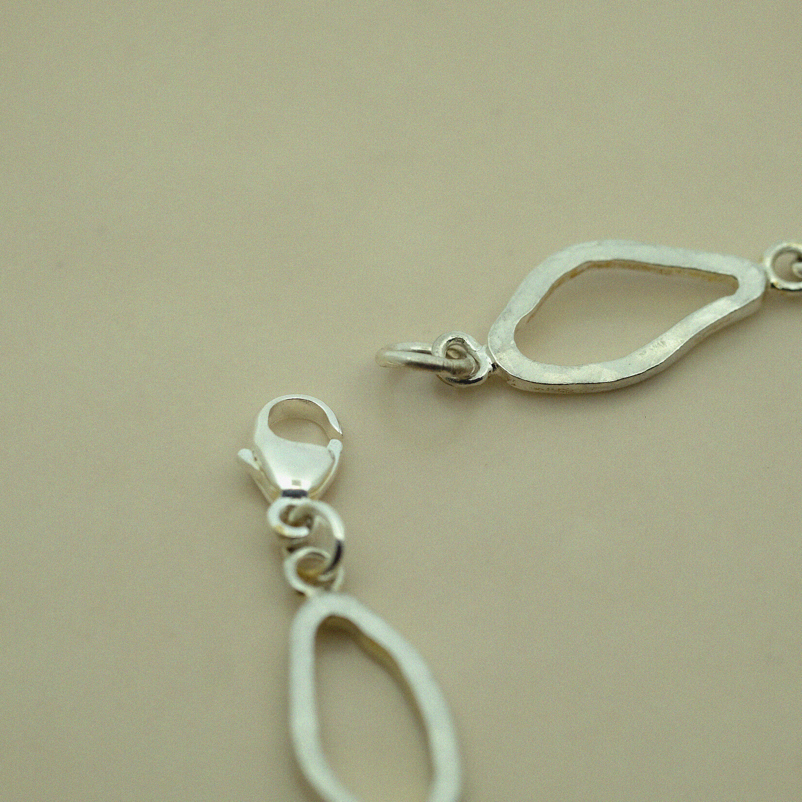 Eye schakelarmband gehamerd