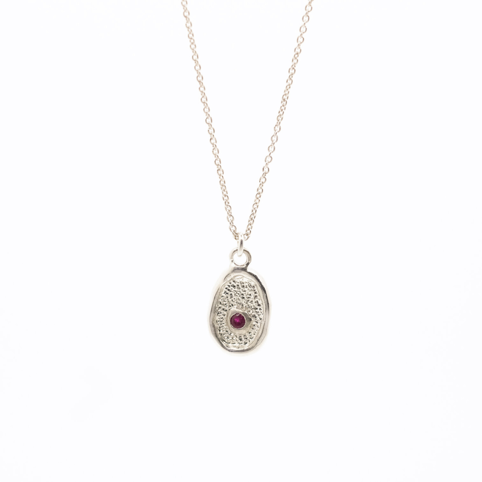 Ketting Jamie met robijntje
