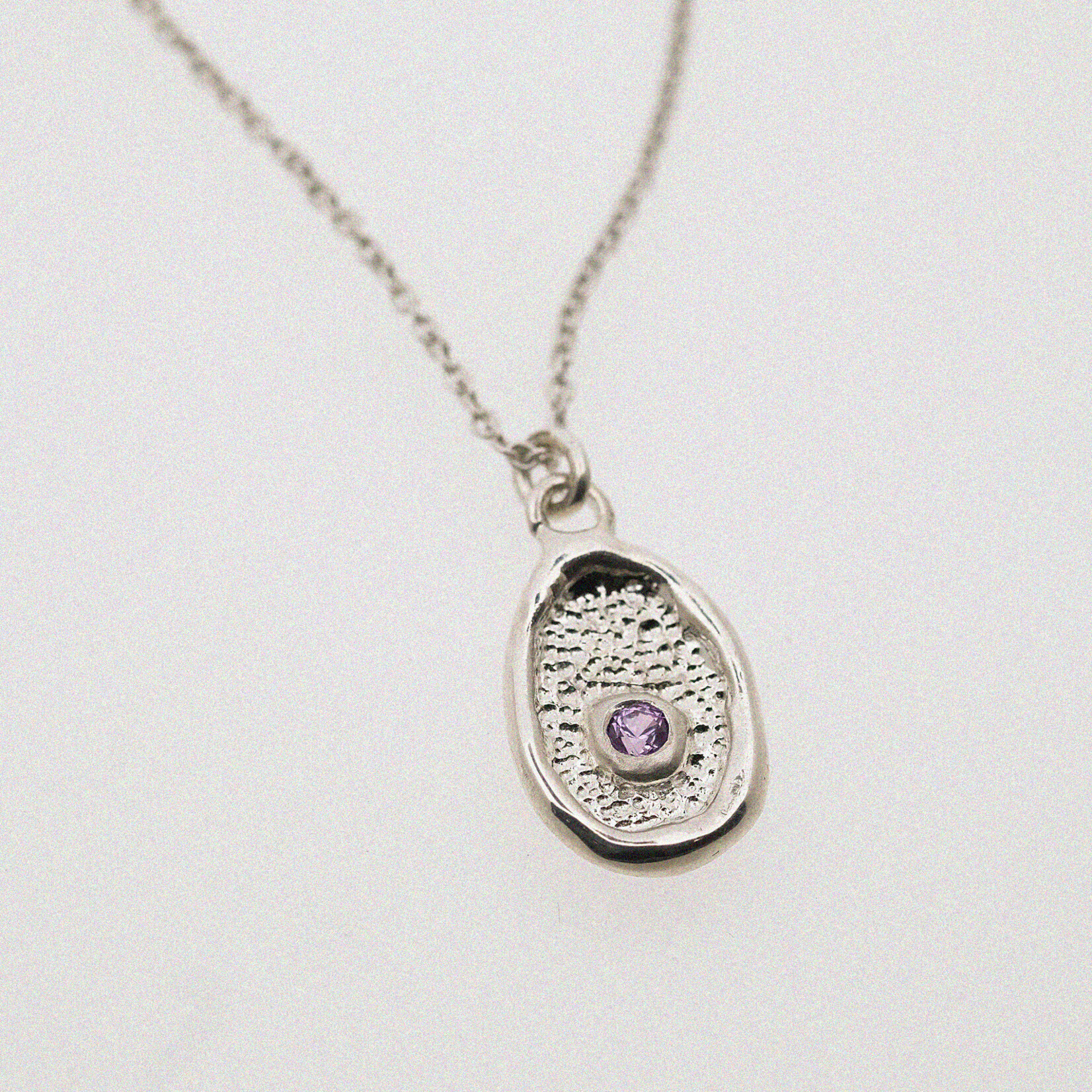 Jamie ketting met paarse saffier