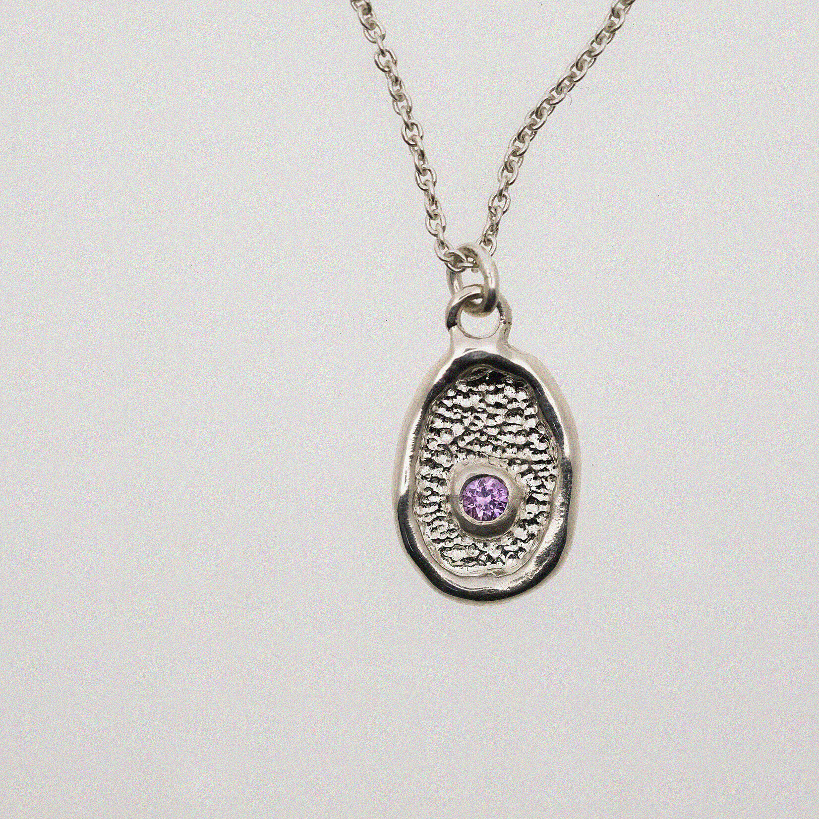 Jamie ketting met paarse saffier