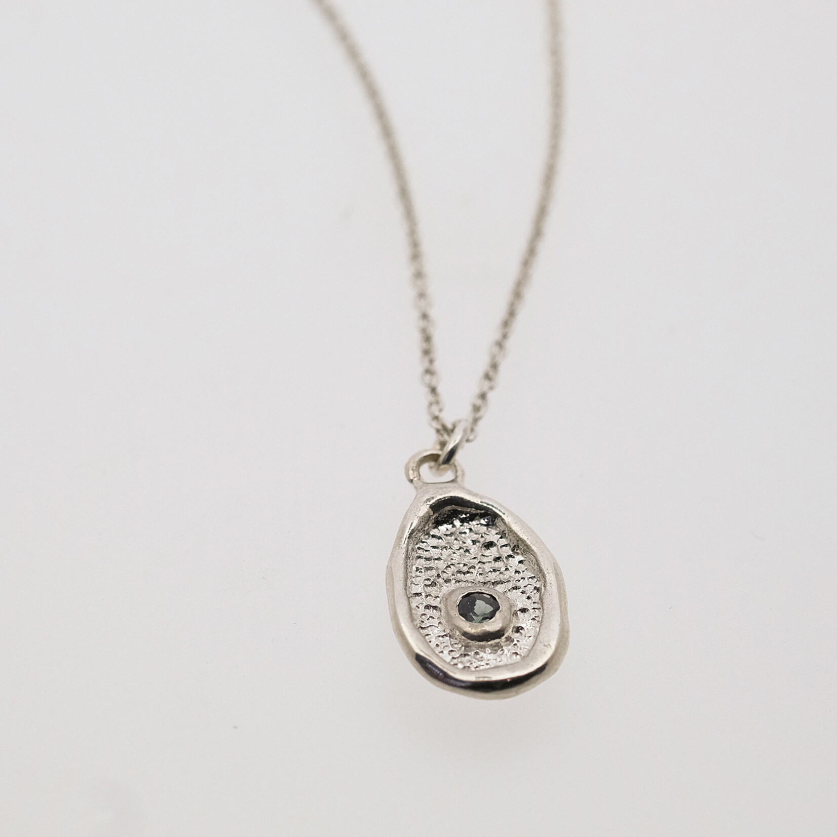 Ketting Jamie met groene saffier