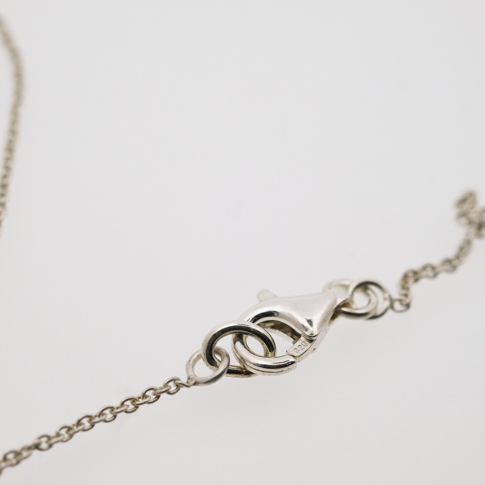 Ketting Jamie met robijntje