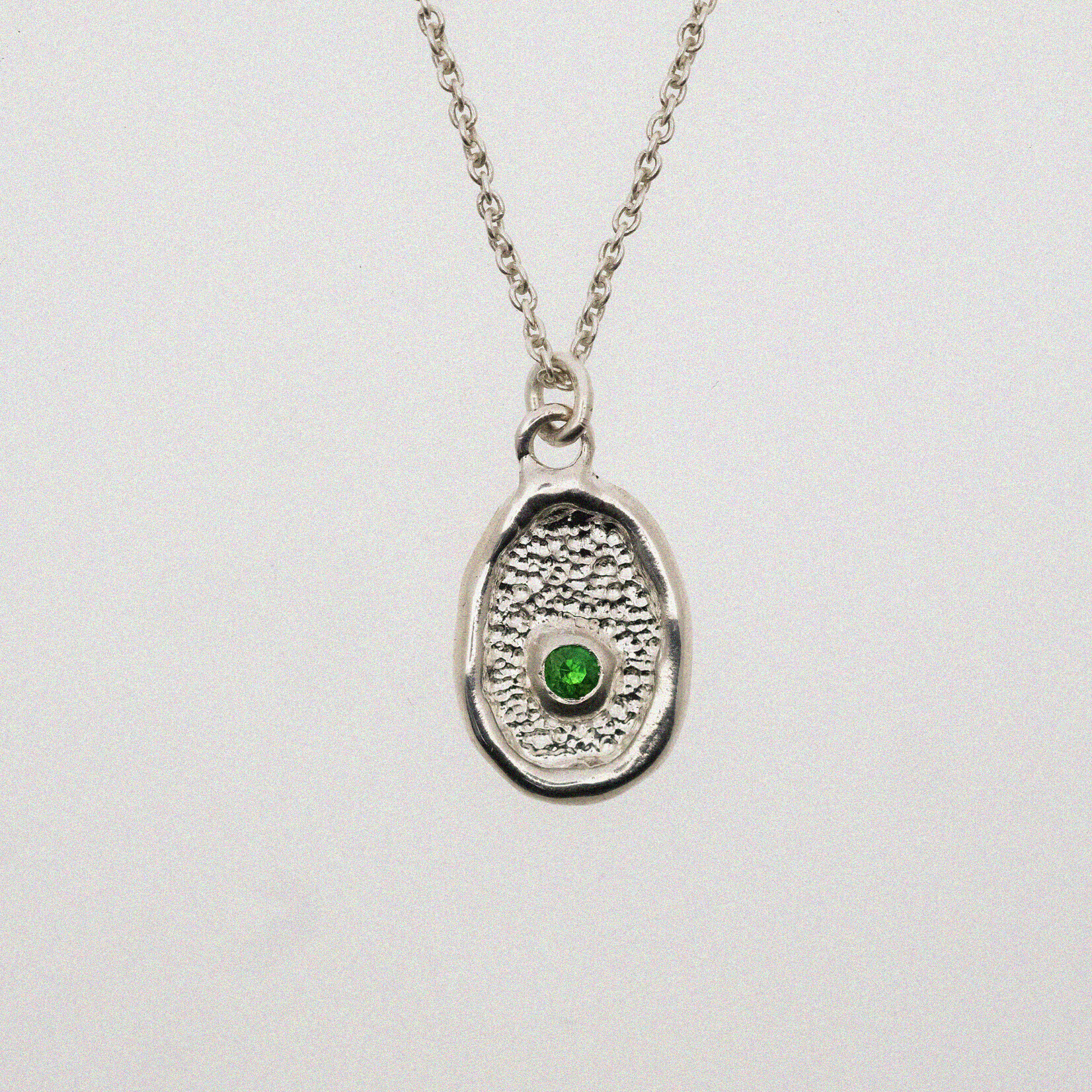 Hanger Jamie met groene diamant