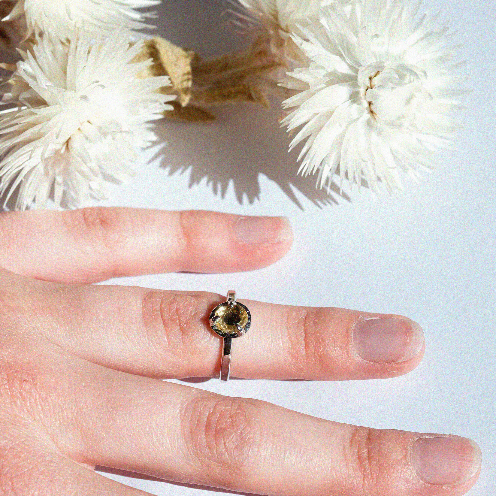 ring Helsinki Wit goud met gele saffier