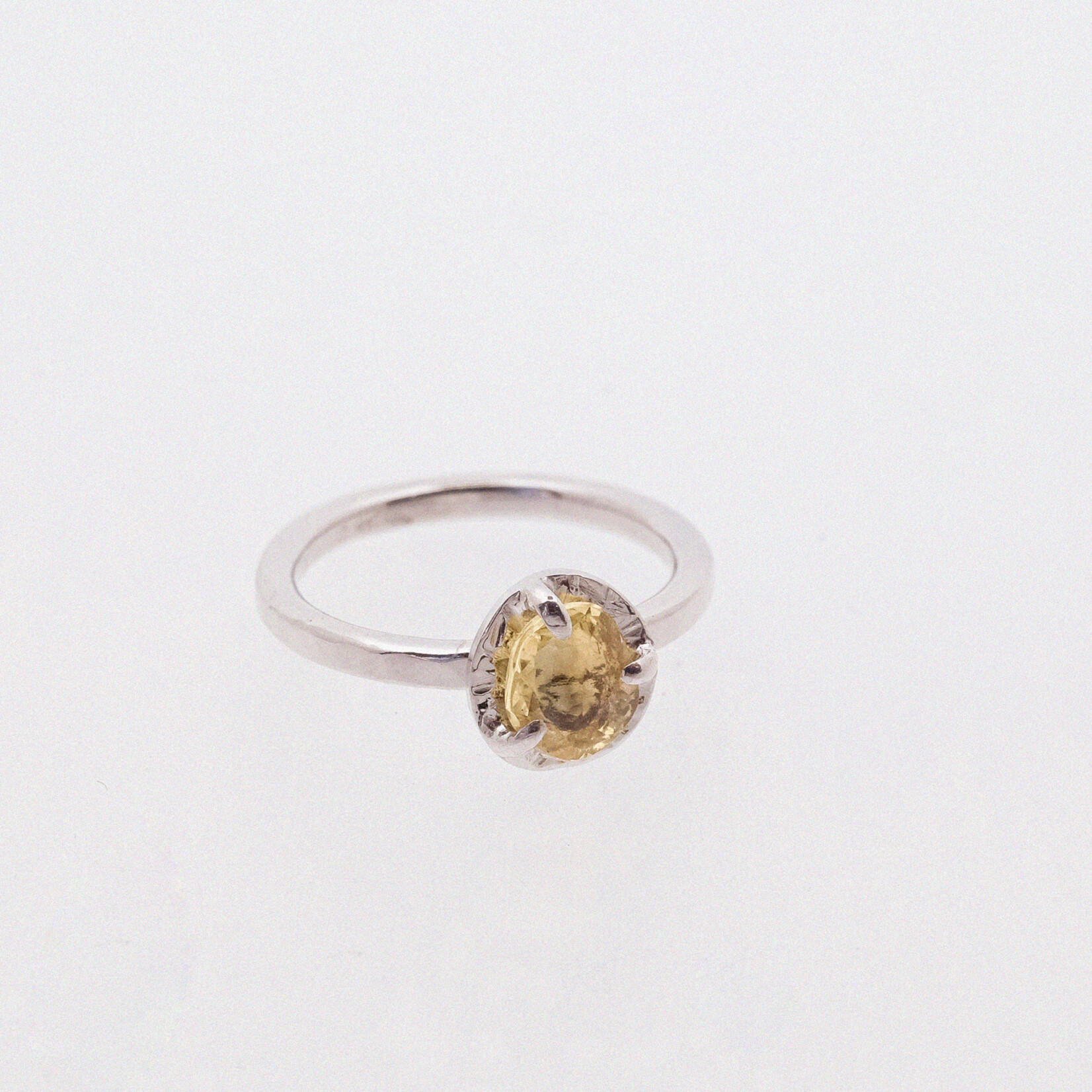 ring Helsinki Wit goud met gele saffier