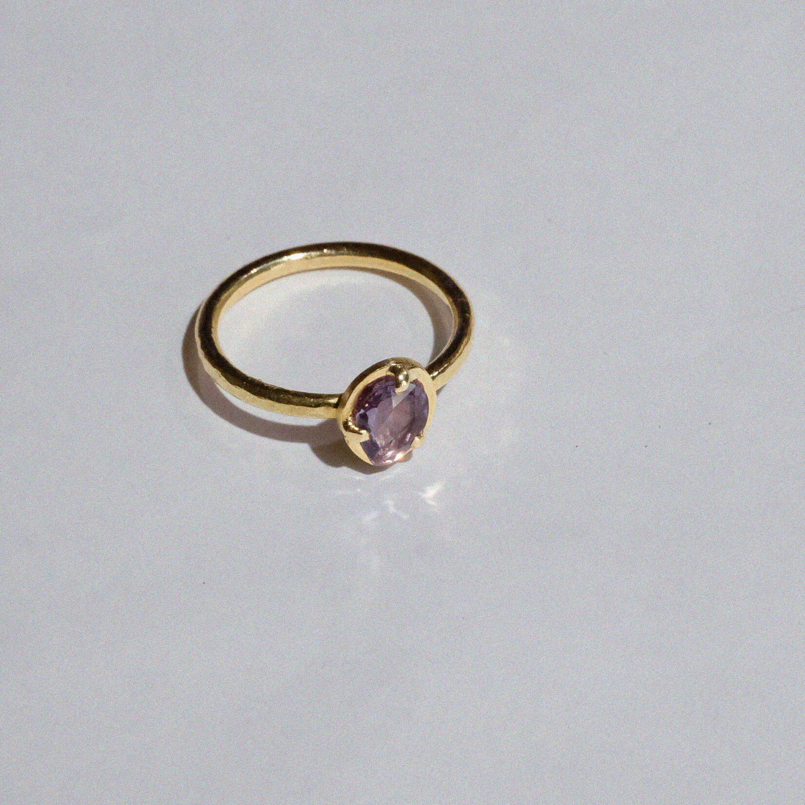 ring Helsinki geel goud paarse saffier
