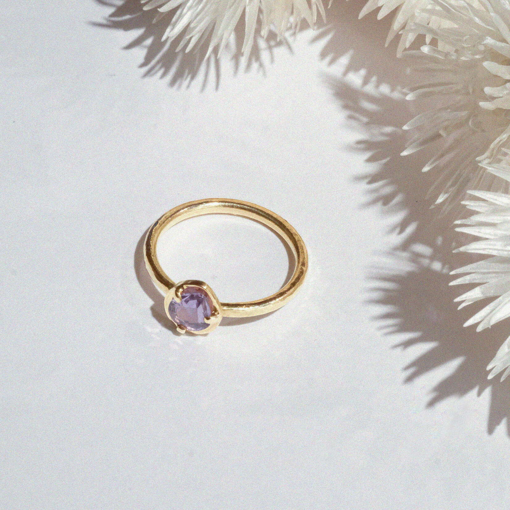 ring Helsinki geel goud paarse saffier