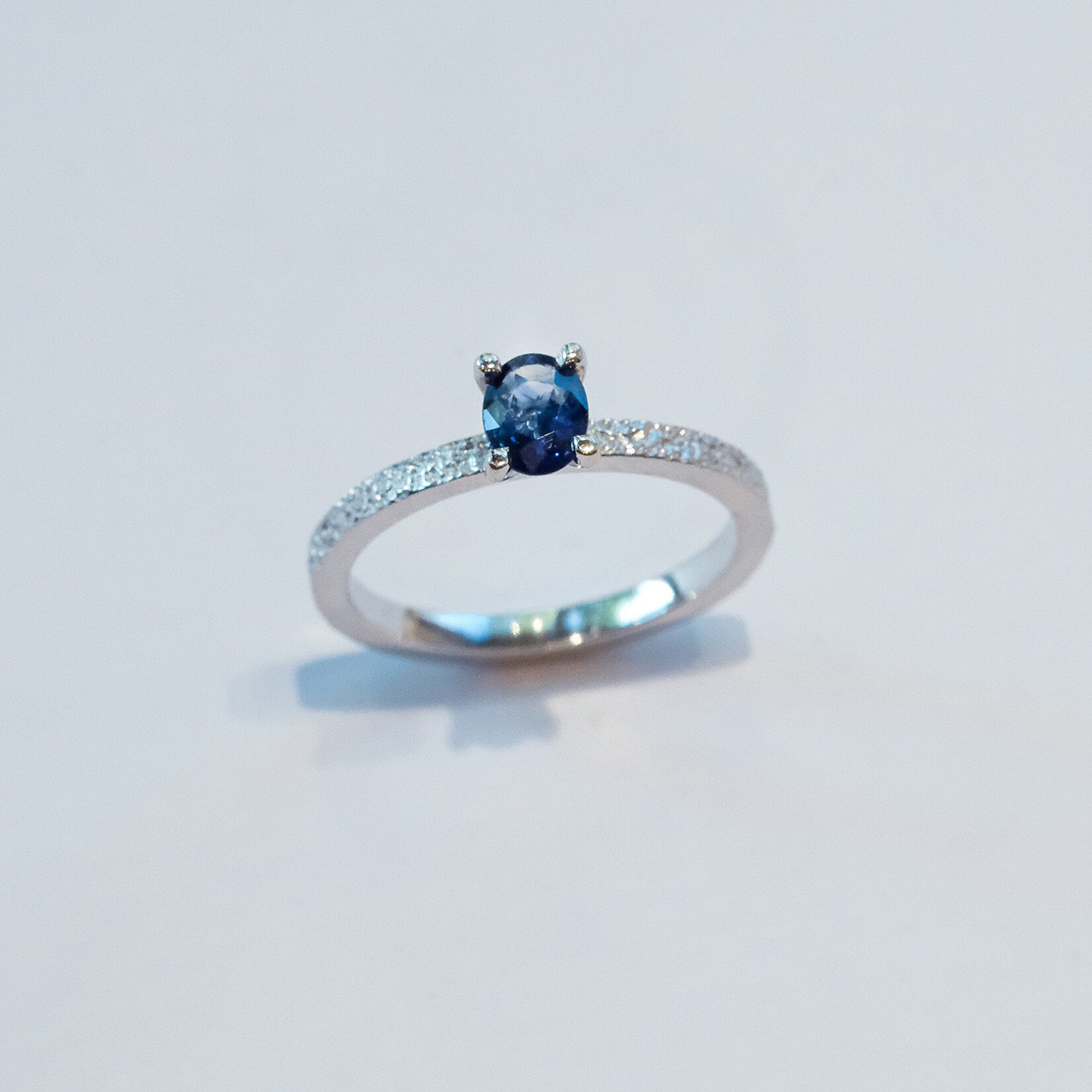 Ring saffier donker blauwe