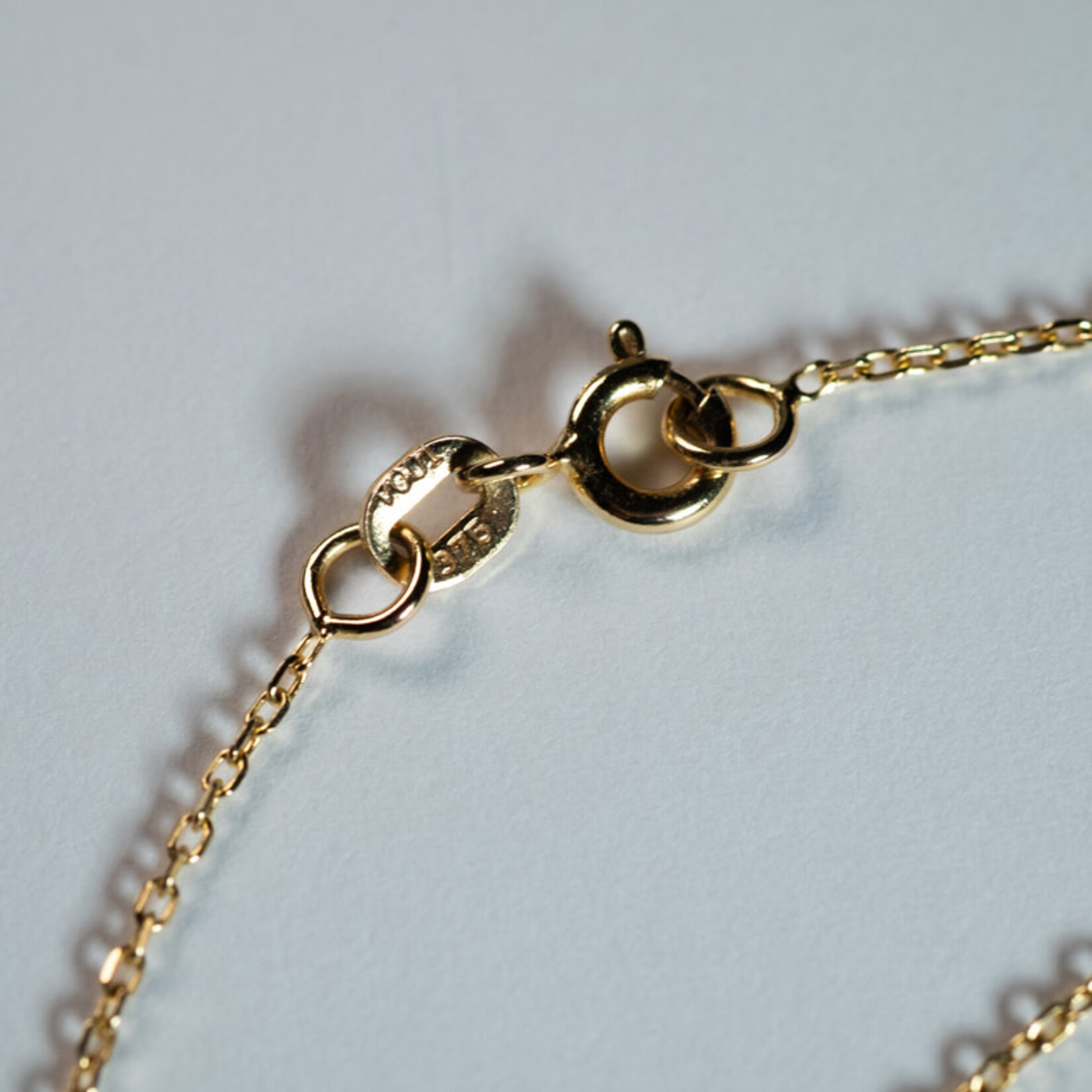 9kt ketting met Ethiopische opaal en diamant