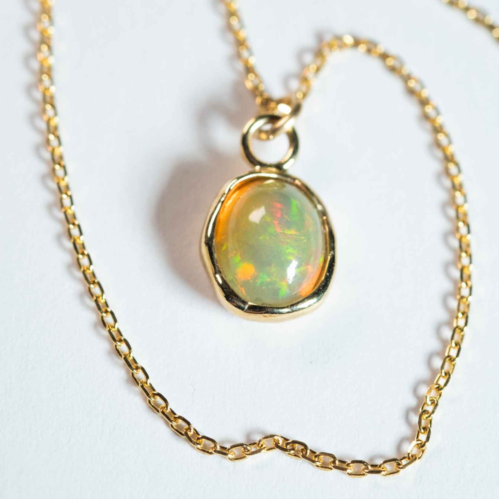 9kt ketting met Ethiopische opaal