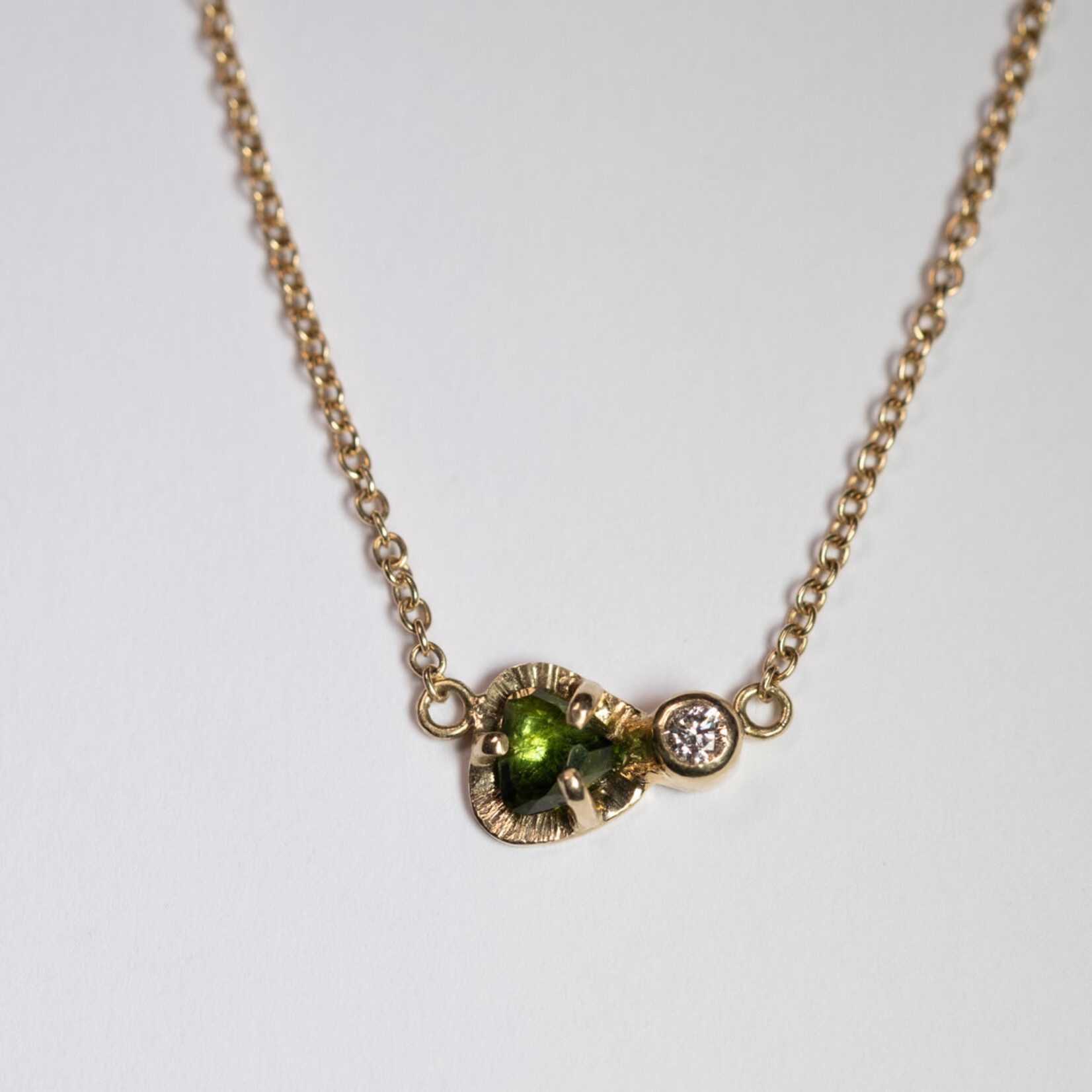 Ketting Helsinki met saffier en diamant