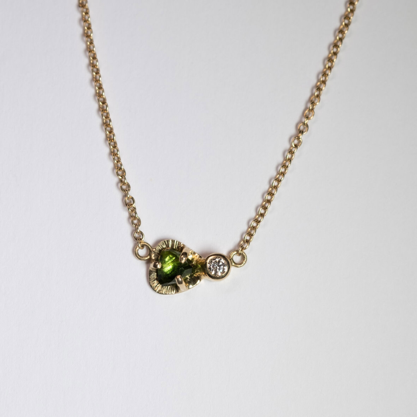 Ketting Helsinki met saffier en diamant