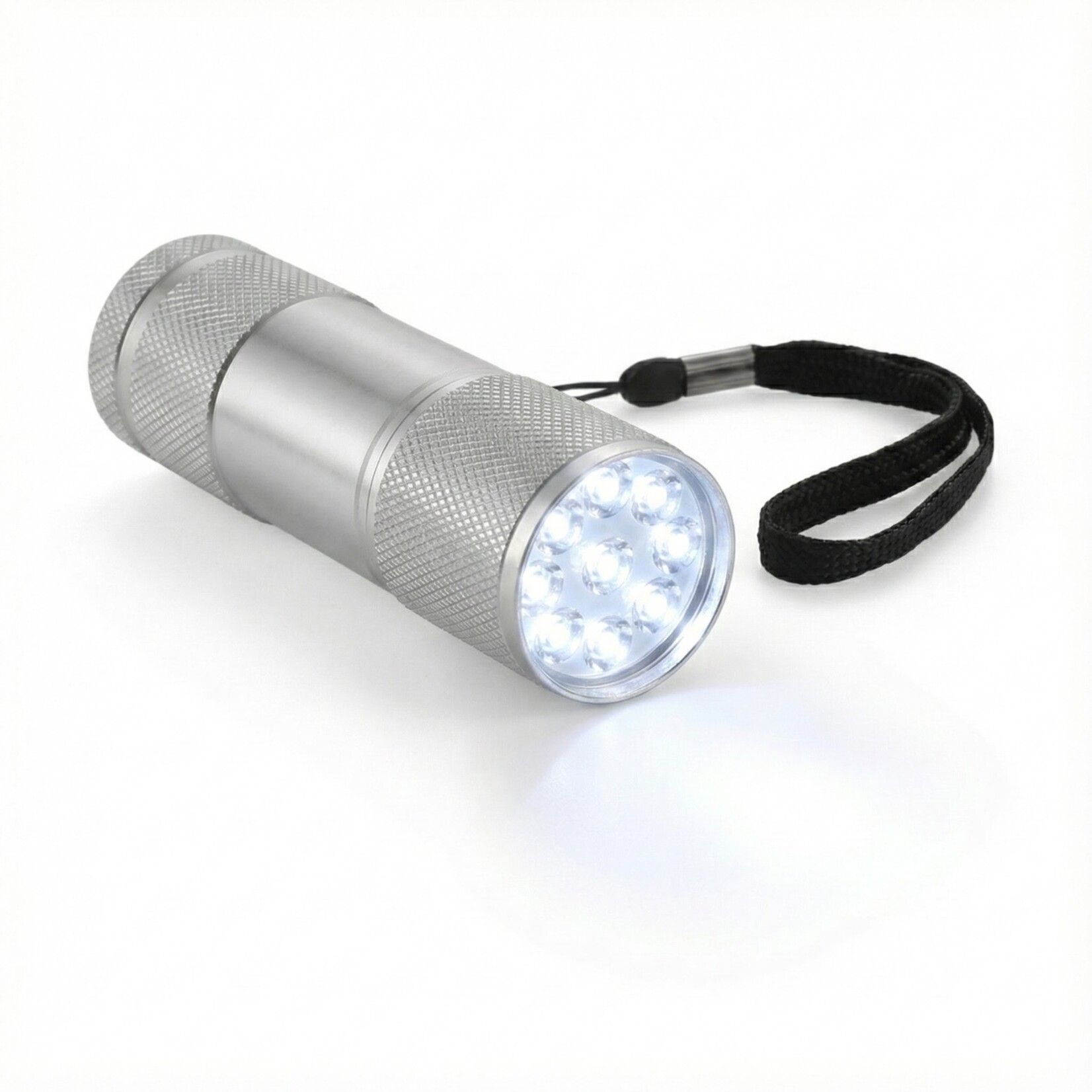 Merkloos Essentieel Noodpakket – Altijd Voorbereid bij Stroomuitval & Noodsituaties