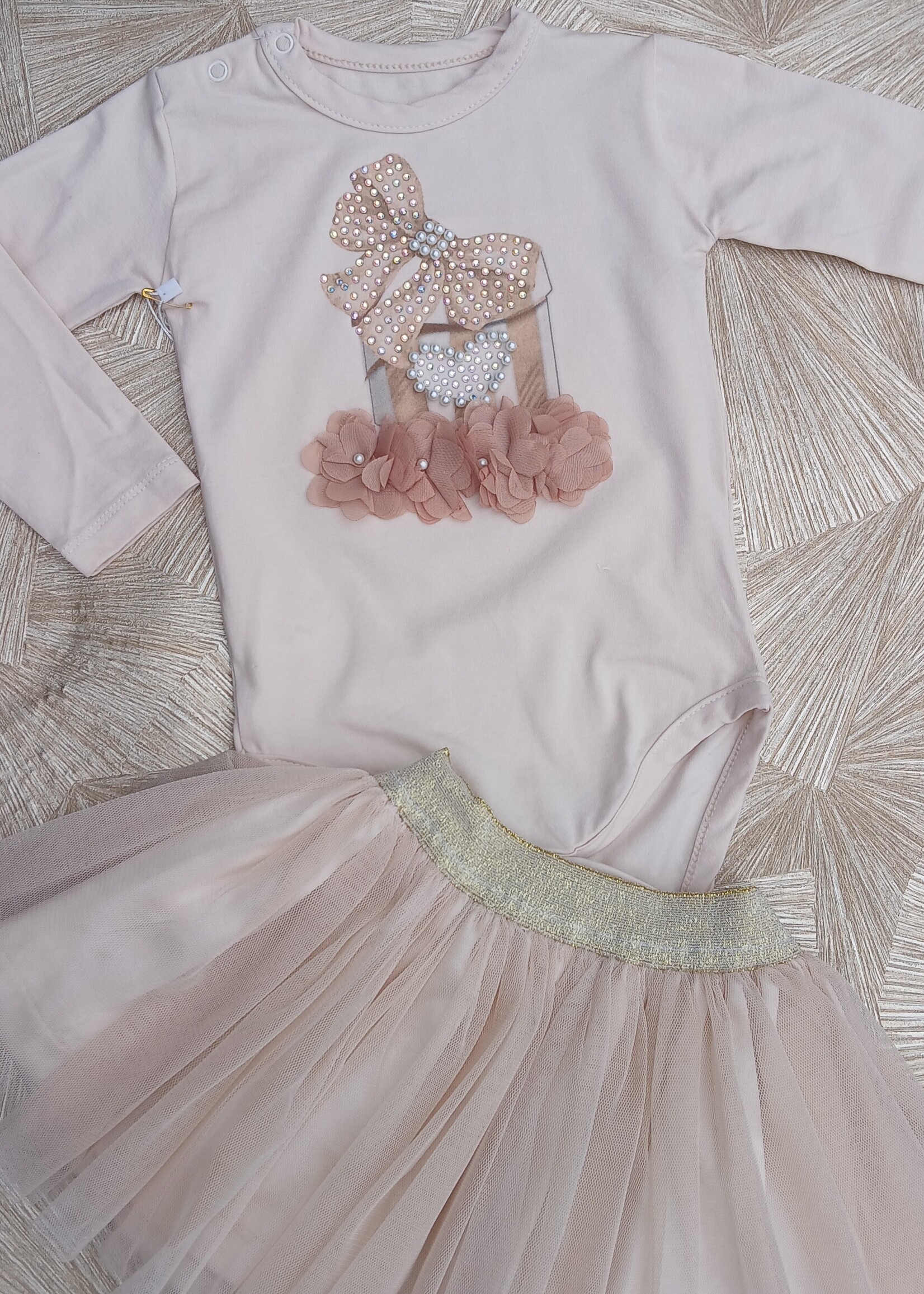 Luxury Hearts Presents Champagne