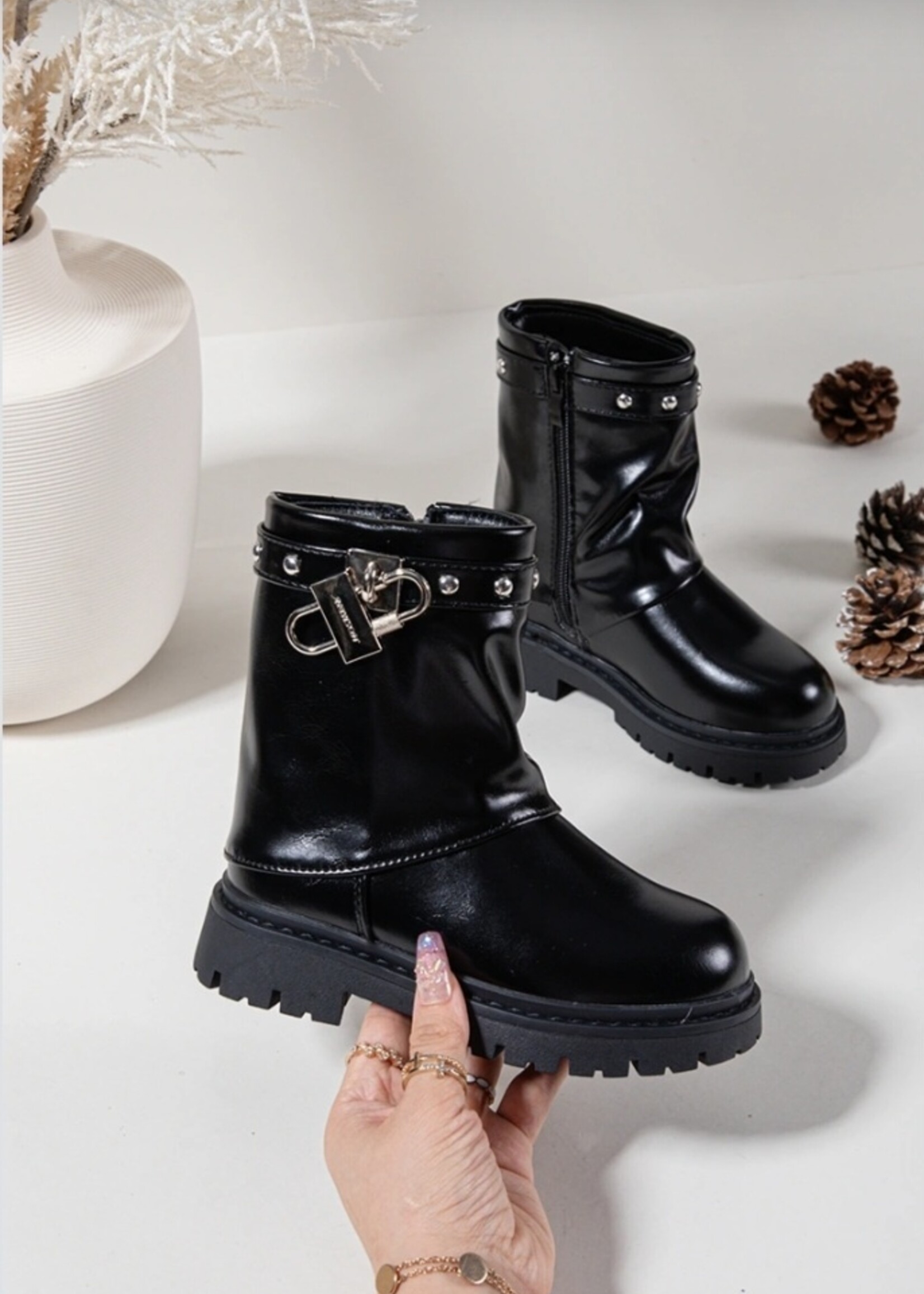 Padlock Boots Black