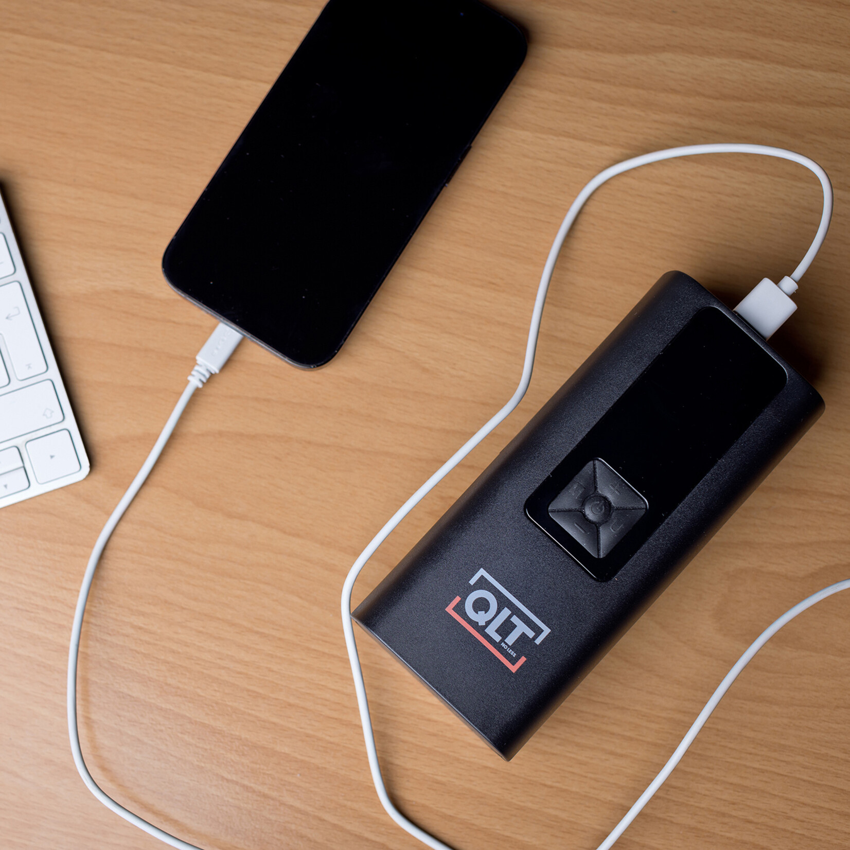 QLT No Less QLT Luchtcompressor Pro en Powerbank incl. Opzetstukken en Oplaadkabel