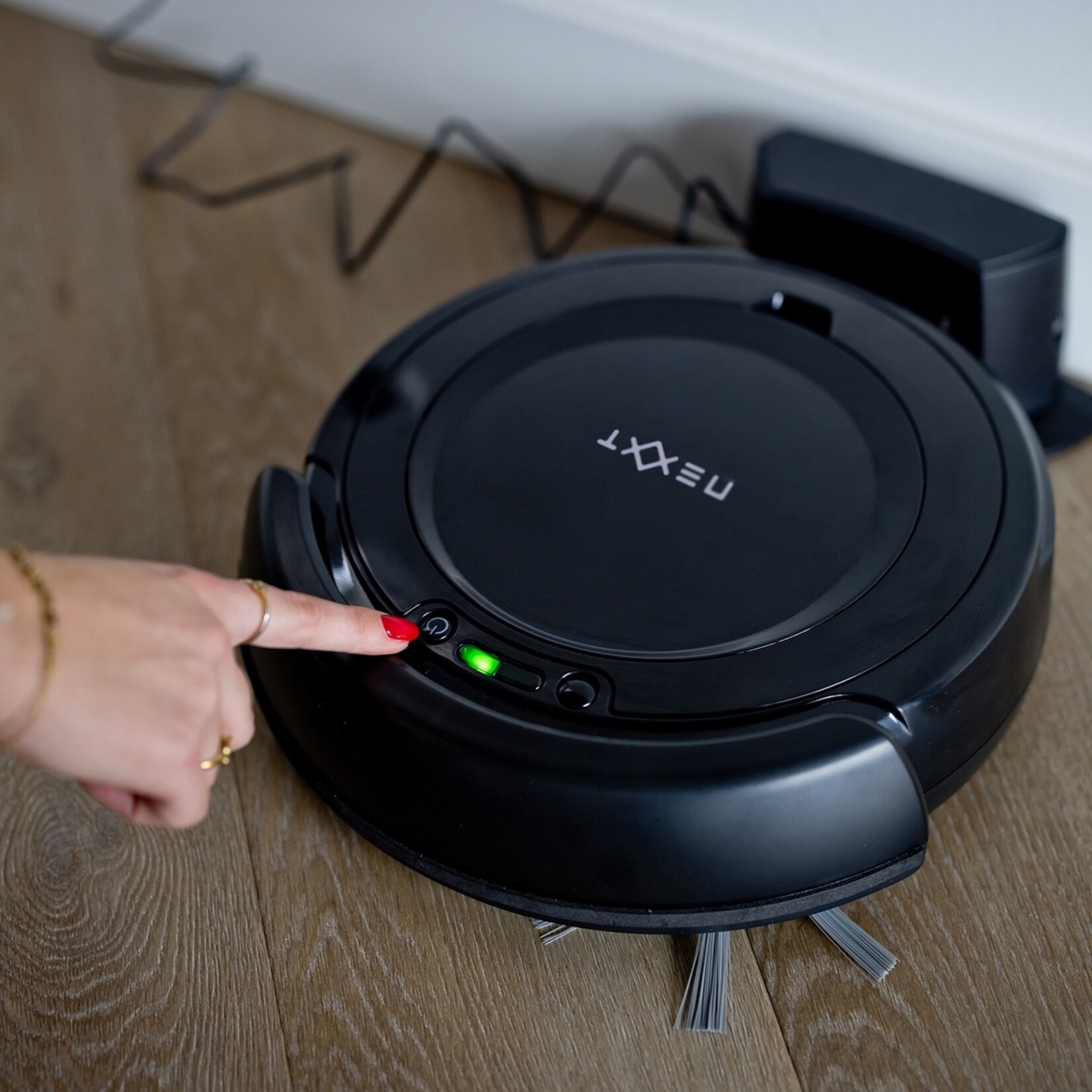 Nexxt Nexxt 3-in-1 Robotstofzuiger met Laadstation – Inclusief Adapter en Borstel – 17W