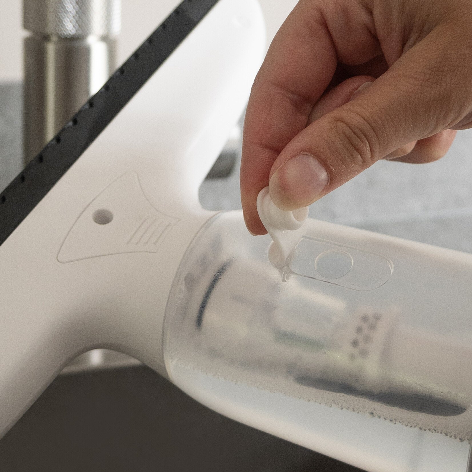 BREND BREND BR-2218 Elektrische Raamwisser en Sprayfles - Ramenwasser met Zuigsysteem