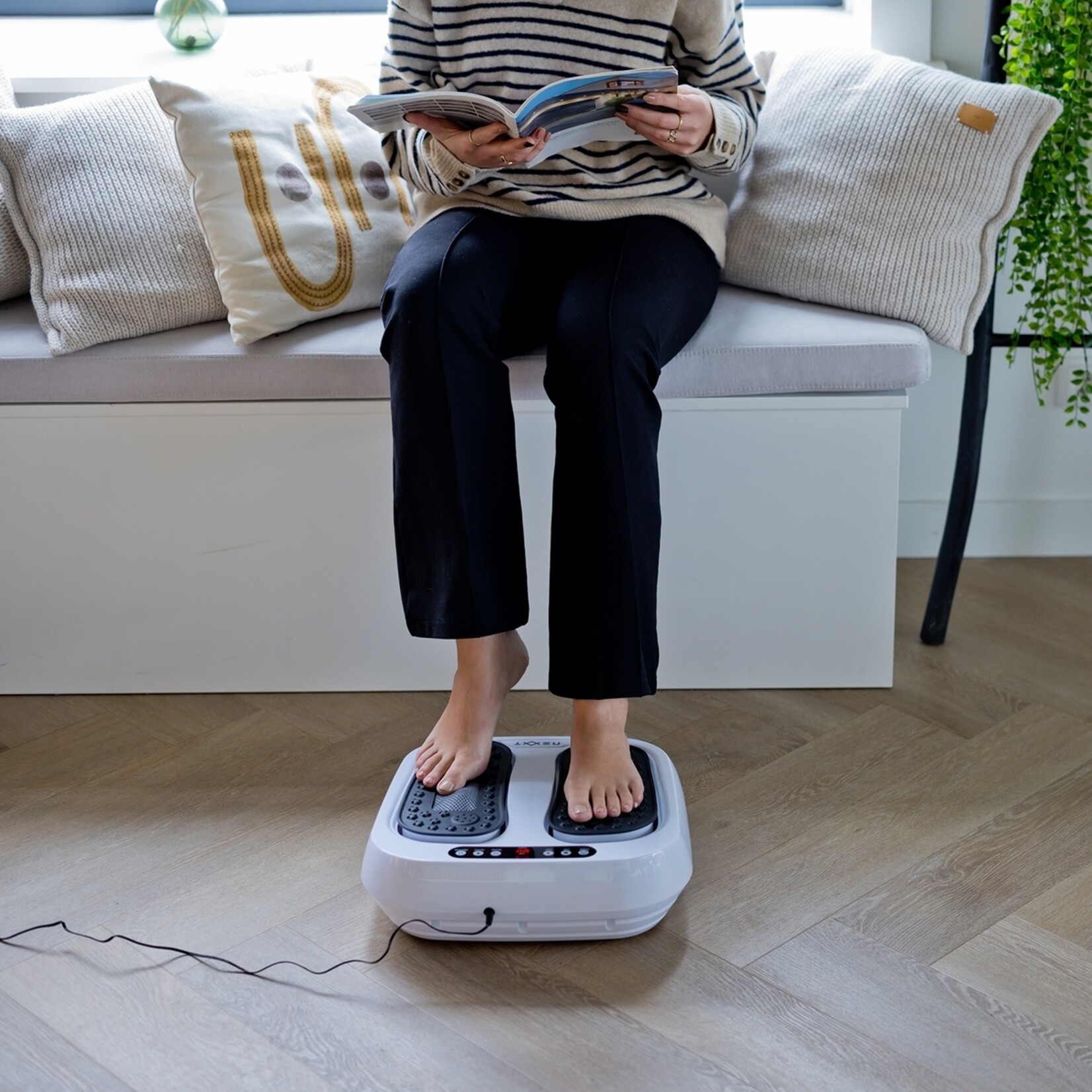 Nexxt Nexxt Been- en Voetmassageapparaat met Shiatsu Functie en 20 Snelheden