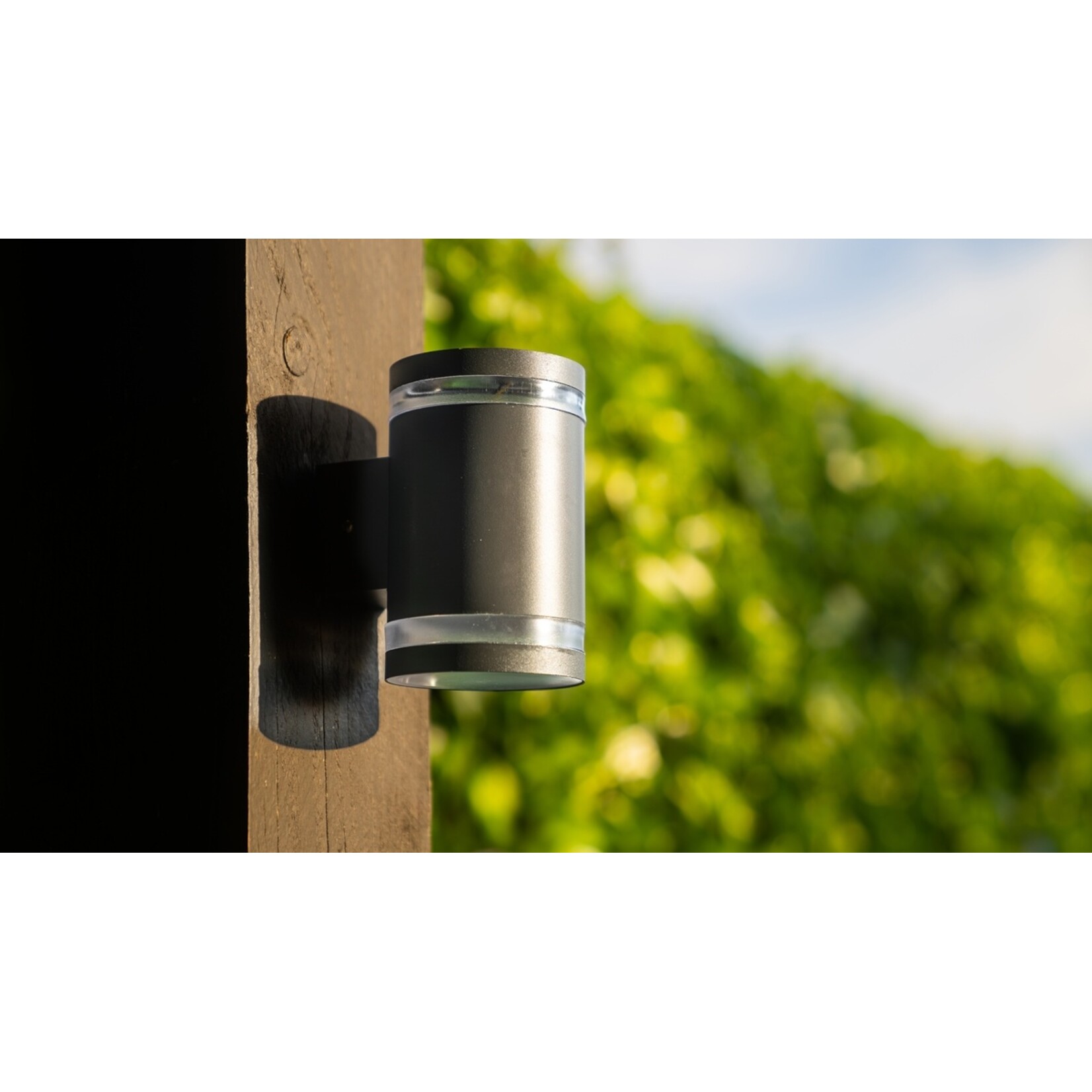 FlinQ FlinQ Dusk Solar Lamp met Sensor – Wandlamp op Zonne-energie