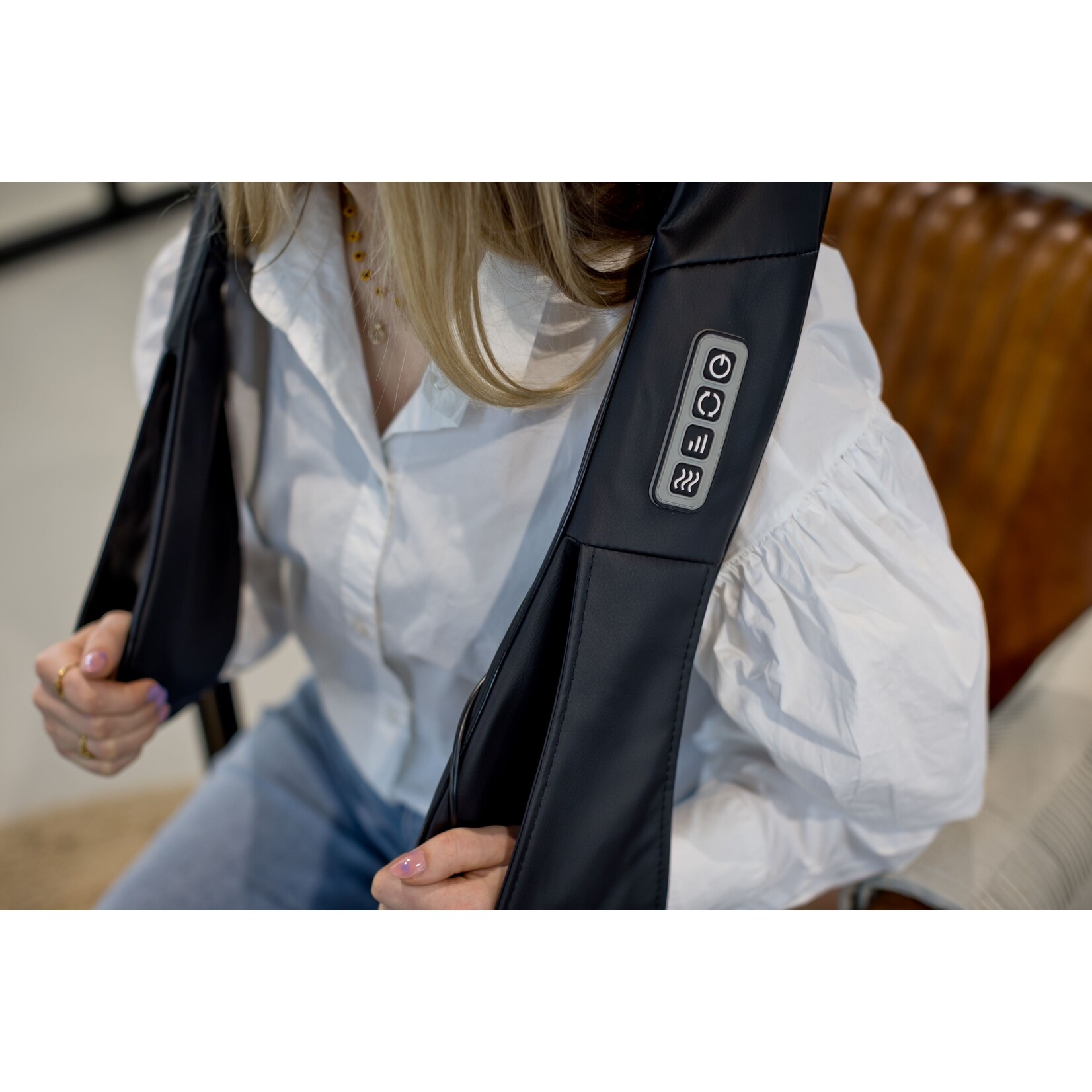 QLT QLT Elektrisch Nekmassage Apparaat met Infrarood – Flexibel met Warmtefunctie