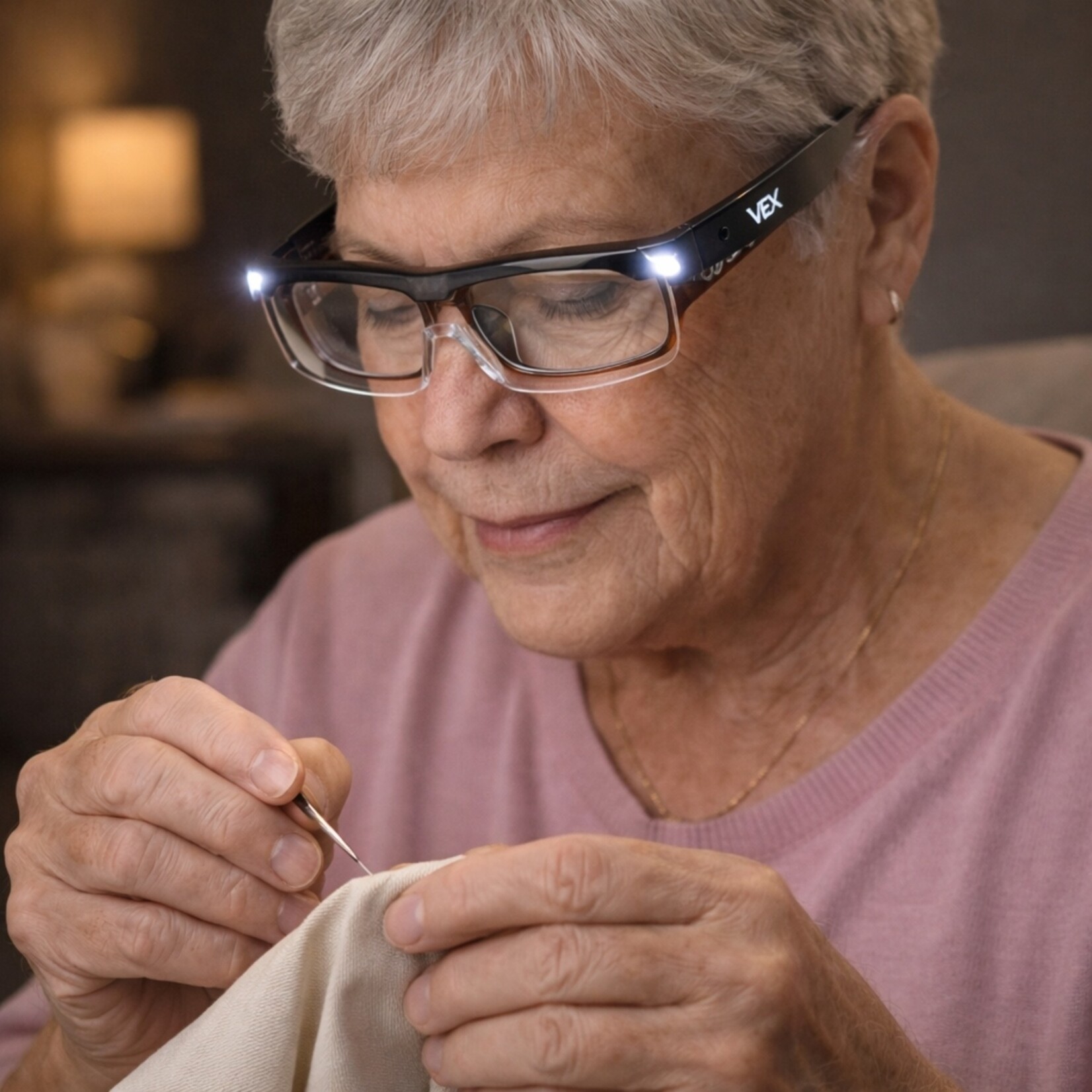 VEX VEX Vergrootglas Bril met LED-licht - Vergroot tot 160% - Met Blauwlichtfilterglazen - Inclusief Accessoires
