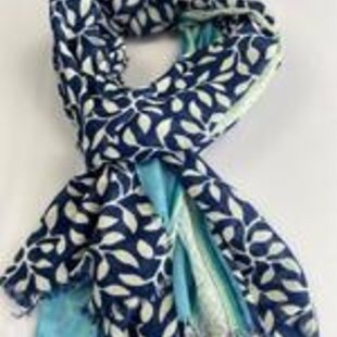 Sjaal met bloemmotief en kleuren / 50% katoen met 50 % viscose